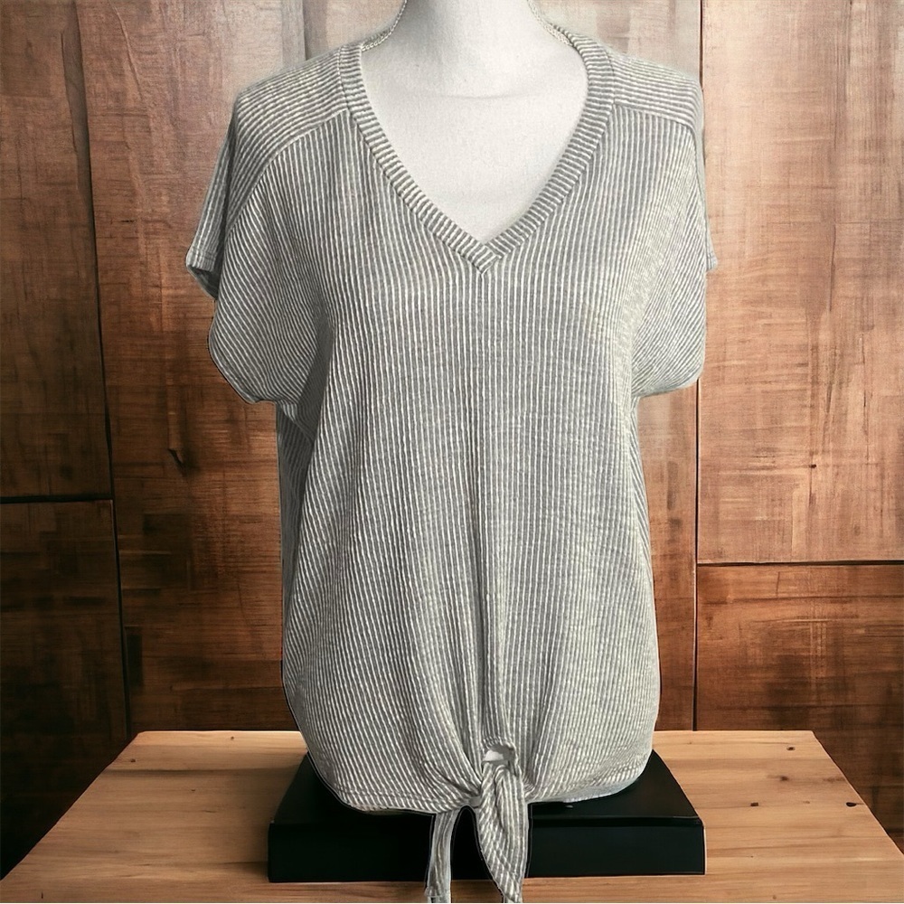 Gyft‎ Grey & Cream Striped Tie Front Short Sleeve Top